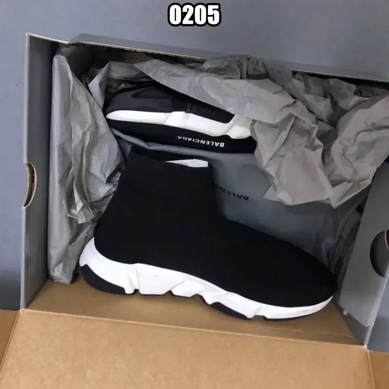 275 발렌시아가 스피드러너 스니커즈 블랙 신발 풀박스 | 브랜드 중고